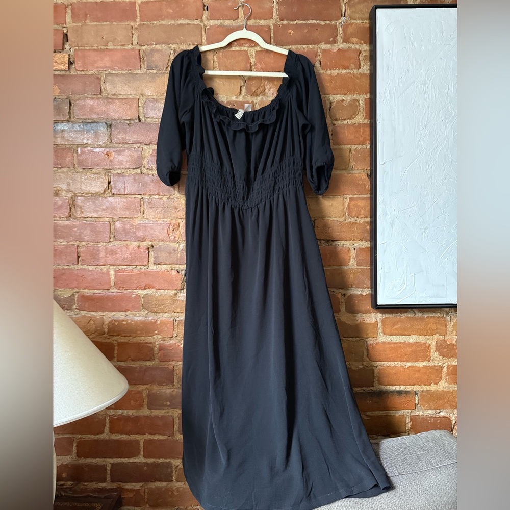 Long black dress off shoulders if wanted
